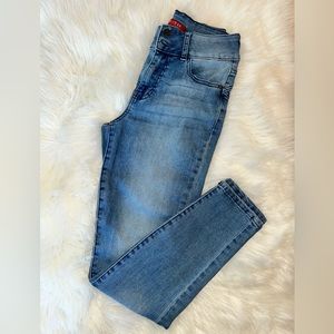 NWOT Guess Skinny Jeans